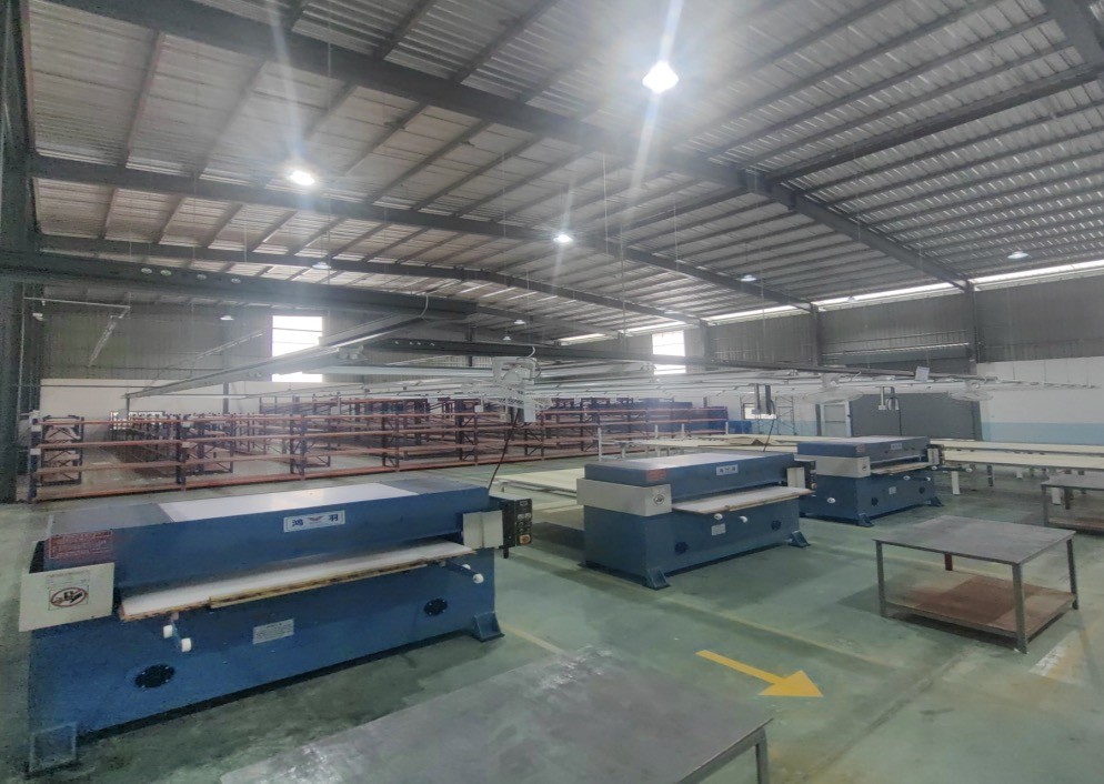 Daily 10,000 pcs output packing and pallet staging (Slide 17)